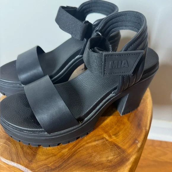 MIA Ivelisse Black Malta Chunky Platform Heel Sandal 6.5 - Picture 4 of 9